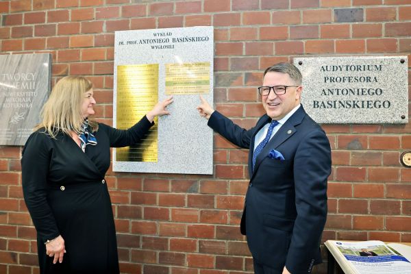 Wykład im prof. Antoniego Basińskiego prof. Teofila Jesionowskiego (Wydział Chemii, 8.04.2026) [fot. Andrzej Romański] Kliknij, aby powiększyć zdjęcie