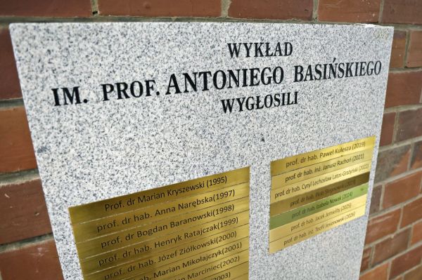 Wykład im prof. Antoniego Basińskiego prof. Teofila Jesionowskiego (Wydział Chemii, 8.04.2026) [fot. Andrzej Romański] Kliknij, aby powiększyć zdjęcie