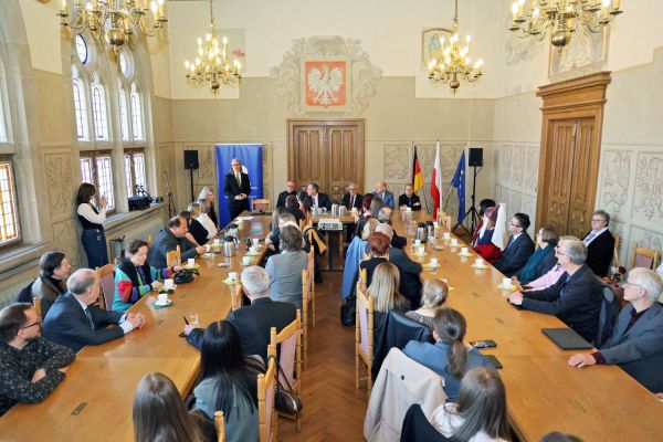 Wręczenie Orderu Zasługi Republiki Federalnej Niemiec prof. Leszkowi Żylińskiemu [Andrzej Romański] Kliknij, aby powiększyć zdjęcie