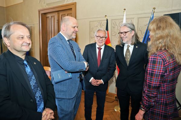 Wręczenie Orderu Zasługi Republiki Federalnej Niemiec prof. Leszkowi Żylińskiemu [Andrzej Romański] Kliknij, aby powiększyć zdjęcie