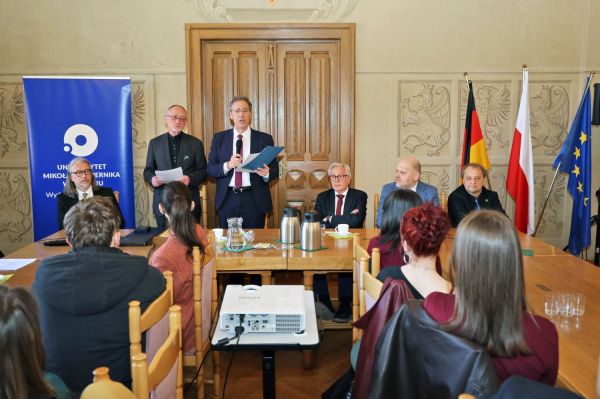 Wręczenie Orderu Zasługi Republiki Federalnej Niemiec prof. Leszkowi Żylińskiemu [Andrzej Romański] Kliknij, aby powiększyć zdjęcie