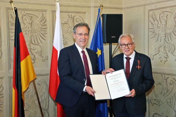 Wręczenie Orderu Zasługi Republiki Federalnej Niemiec prof. Leszkowi Żylińskiemu [Andrzej Romański] Kliknij, aby powiększyć zdjęcie