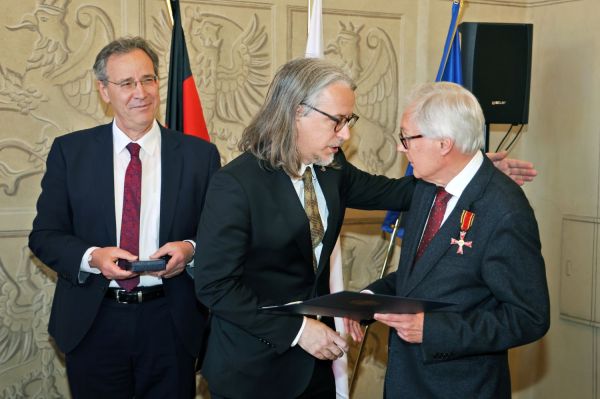 Wręczenie Orderu Zasługi Republiki Federalnej Niemiec prof. Leszkowi Żylińskiemu [Andrzej Romański] Kliknij, aby powiększyć zdjęcie