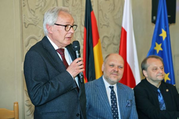 Wręczenie Orderu Zasługi Republiki Federalnej Niemiec prof. Leszkowi Żylińskiemu [Andrzej Romański] Kliknij, aby powiększyć zdjęcie
