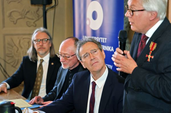Wręczenie Orderu Zasługi Republiki Federalnej Niemiec prof. Leszkowi Żylińskiemu [Andrzej Romański] Kliknij, aby powiększyć zdjęcie