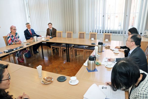 Wizyta Ambasadora Nadzwyczajnego i Pełnomocnego Chińskiej Republiki Ludowej w Polsce (21.05.2026) [Andrzej Romański] Kliknij, aby powiększyć zdjęcie
