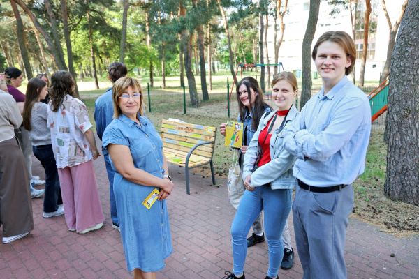 Meet Ławka - akcja studentów i UOWiRO przeciw uzależnieniom  (fot. Andrzej Romański) [fot. Andrzej Romański] Kliknij, aby powiększyć zdjęcie