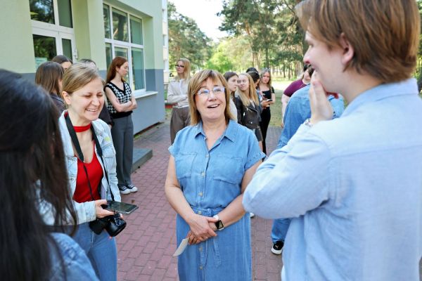 Meet Ławka - akcja studentów i UOWiRO przeciw uzależnieniom  (fot. Andrzej Romański) [fot. Andrzej Romański] Kliknij, aby powiększyć zdjęcie