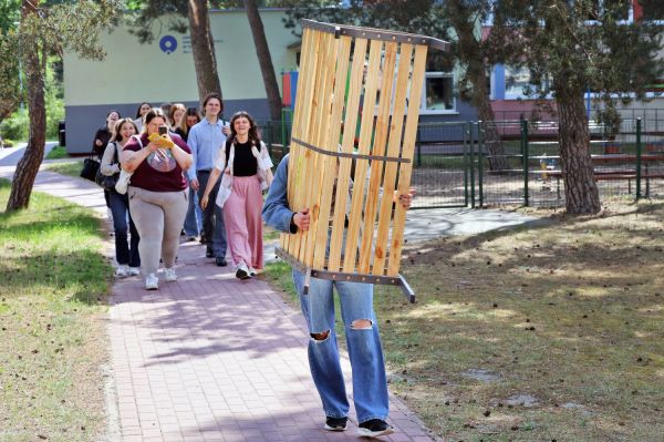 Meet Ławka - akcja studentów i UOWiRO przeciw uzależnieniom  (fot. Andrzej Romański) [fot. Andrzej Romański] Kliknij, aby powiększyć zdjęcie