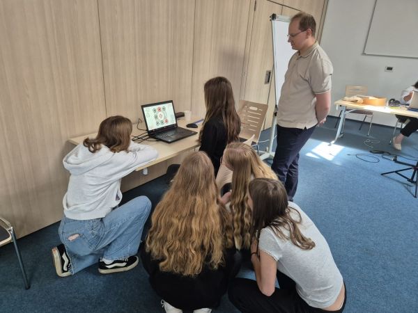 Mózg, AI i nowe technologie. Pomyślmy międzypokoleniowo Kliknij, aby powiększyć zdjęcie