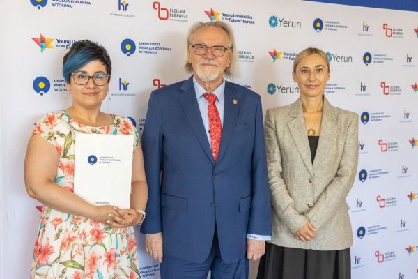Uroczyste wręczenie Nagród Rektora dla osób zatrudnionych w toruńskiej części UMK [fot. Mikołaj Kuras] Kliknij, aby powiększyć zdjęcie