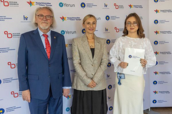 Uroczyste wręczenie Nagród Rektora dla osób zatrudnionych w toruńskiej części UMK [fot. Mikołaj Kuras] Kliknij, aby powiększyć zdjęcie