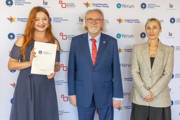 Uroczyste wręczenie Nagród Rektora dla osób zatrudnionych w toruńskiej części UMK [fot. Mikołaj Kuras] Kliknij, aby powiększyć zdjęcie