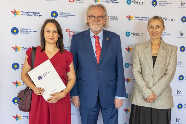 Uroczyste wręczenie Nagród Rektora dla osób zatrudnionych w toruńskiej części UMK [fot. Mikołaj Kuras] Kliknij, aby powiększyć zdjęcie