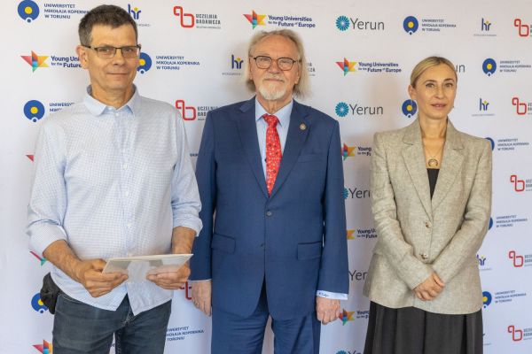 Uroczyste wręczenie Nagród Rektora dla osób zatrudnionych w toruńskiej części UMK [fot. Mikołaj Kuras] Kliknij, aby powiększyć zdjęcie