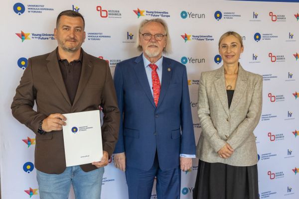 Uroczyste wręczenie Nagród Rektora dla osób zatrudnionych w toruńskiej części UMK [fot. Mikołaj Kuras] Kliknij, aby powiększyć zdjęcie