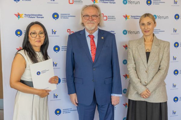 Uroczyste wręczenie Nagród Rektora dla osób zatrudnionych w toruńskiej części UMK [fot. Mikołaj Kuras] Kliknij, aby powiększyć zdjęcie