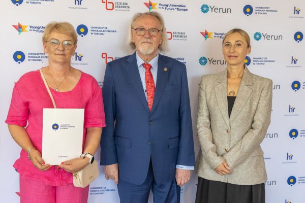 Uroczyste wręczenie Nagród Rektora dla osób zatrudnionych w toruńskiej części UMK [fot. Mikołaj Kuras] Kliknij, aby powiększyć zdjęcie