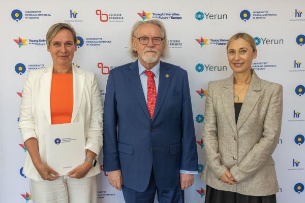 Uroczyste wręczenie Nagród Rektora dla osób zatrudnionych w toruńskiej części UMK [fot. Mikołaj Kuras] Kliknij, aby powiększyć zdjęcie