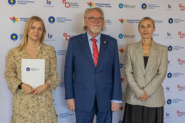 Uroczyste wręczenie Nagród Rektora dla osób zatrudnionych w toruńskiej części UMK [fot. Mikołaj Kuras] Kliknij, aby powiększyć zdjęcie