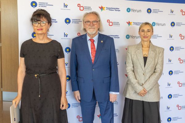 Uroczyste wręczenie Nagród Rektora dla osób zatrudnionych w toruńskiej części UMK [fot. Mikołaj Kuras] Kliknij, aby powiększyć zdjęcie