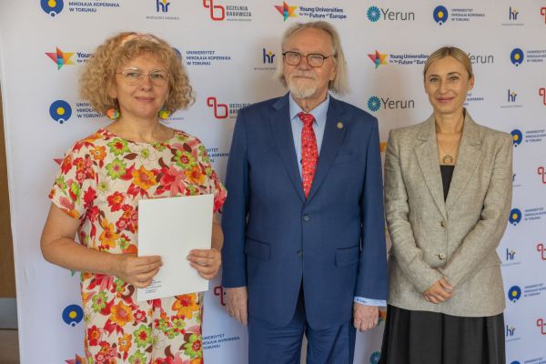 Uroczyste wręczenie Nagród Rektora dla osób zatrudnionych w toruńskiej części UMK [fot. Mikołaj Kuras] Kliknij, aby powiększyć zdjęcie