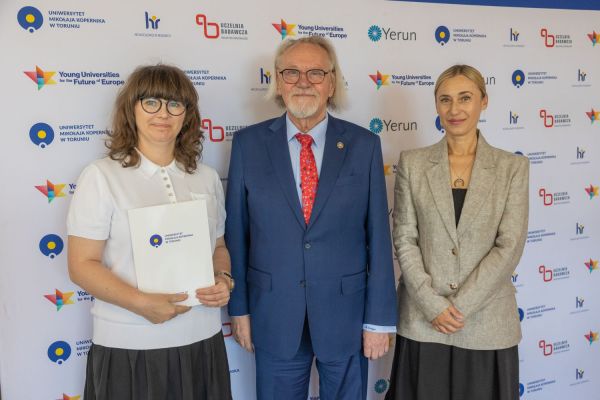 Uroczyste wręczenie Nagród Rektora dla osób zatrudnionych w toruńskiej części UMK [fot. Mikołaj Kuras] Kliknij, aby powiększyć zdjęcie
