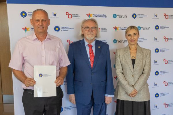 Uroczyste wręczenie Nagród Rektora dla osób zatrudnionych w toruńskiej części UMK [fot. Mikołaj Kuras] Kliknij, aby powiększyć zdjęcie