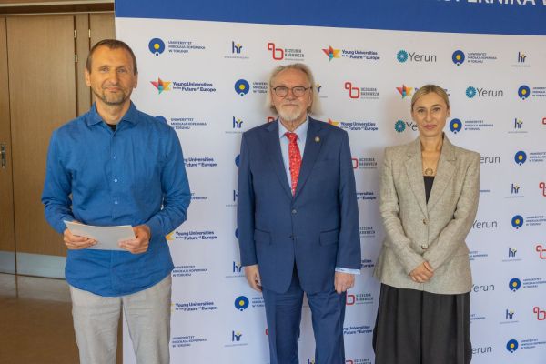 Uroczyste wręczenie Nagród Rektora dla osób zatrudnionych w toruńskiej części UMK [fot. Mikołaj Kuras] Kliknij, aby powiększyć zdjęcie