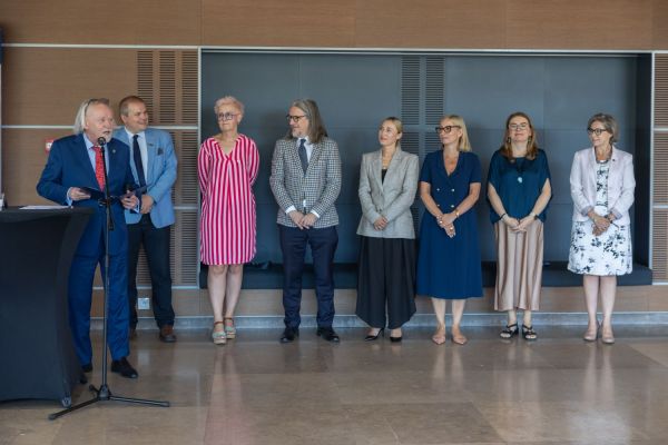 Uroczyste wręczenie Nagród Rektora dla osób zatrudnionych w toruńskiej części UMK [fot. Mikołaj Kuras] Kliknij, aby powiększyć zdjęcie