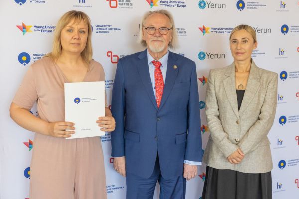 Uroczyste wręczenie Nagród Rektora dla osób zatrudnionych w toruńskiej części UMK [fot. Mikołaj Kuras] Kliknij, aby powiększyć zdjęcie
