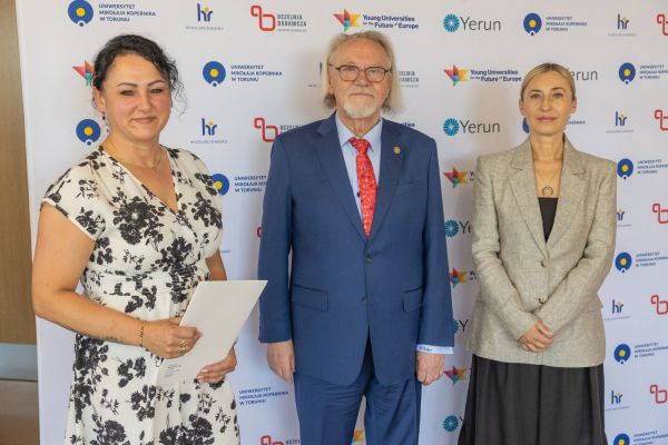 Uroczyste wręczenie Nagród Rektora dla osób zatrudnionych w toruńskiej części UMK [fot. Mikołaj Kuras] Kliknij, aby powiększyć zdjęcie