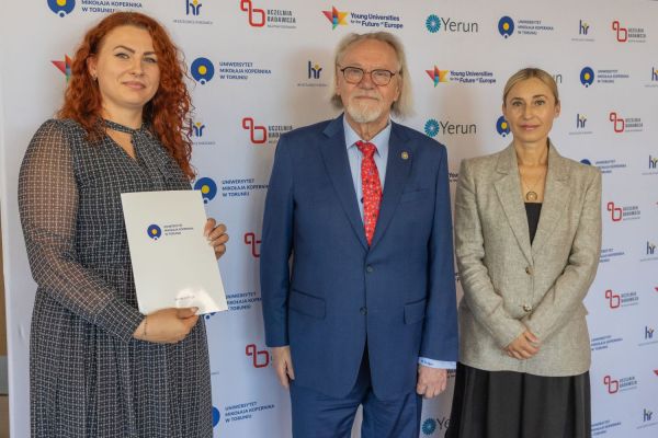 Uroczyste wręczenie Nagród Rektora dla osób zatrudnionych w toruńskiej części UMK [fot. Mikołaj Kuras] Kliknij, aby powiększyć zdjęcie