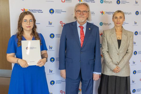 Uroczyste wręczenie Nagród Rektora dla osób zatrudnionych w toruńskiej części UMK [fot. Mikołaj Kuras] Kliknij, aby powiększyć zdjęcie
