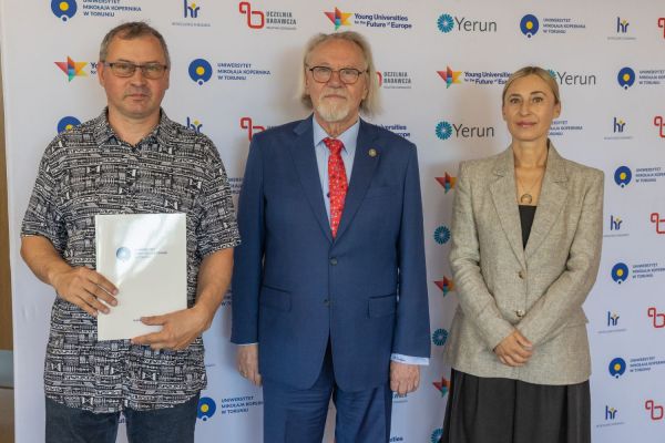 Uroczyste wręczenie Nagród Rektora dla osób zatrudnionych w toruńskiej części UMK [fot. Mikołaj Kuras] Kliknij, aby powiększyć zdjęcie