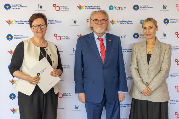 Uroczyste wręczenie Nagród Rektora dla osób zatrudnionych w toruńskiej części UMK [fot. Mikołaj Kuras] Kliknij, aby powiększyć zdjęcie