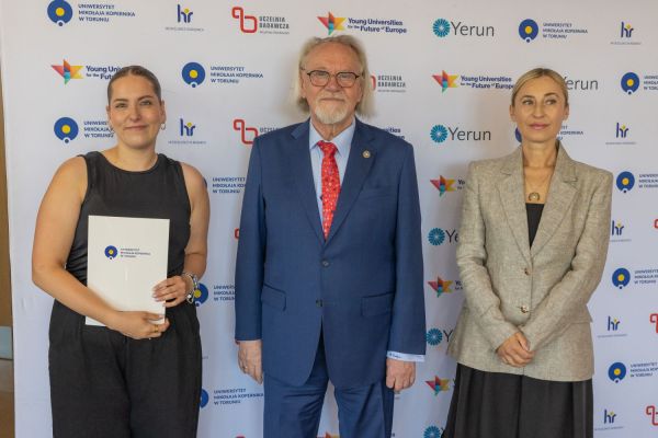 Uroczyste wręczenie Nagród Rektora dla osób zatrudnionych w toruńskiej części UMK [fot. Mikołaj Kuras] Kliknij, aby powiększyć zdjęcie