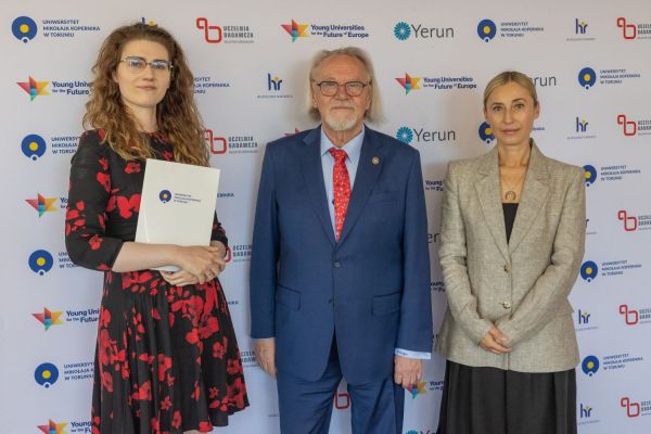 Uroczyste wręczenie Nagród Rektora dla osób zatrudnionych w toruńskiej części UMK [fot. Mikołaj Kuras] Kliknij, aby powiększyć zdjęcie