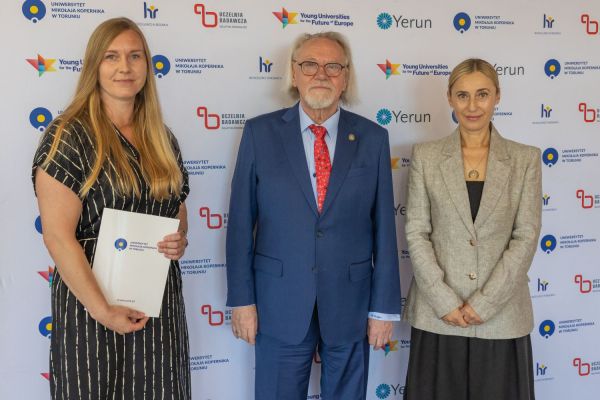 Uroczyste wręczenie Nagród Rektora dla osób zatrudnionych w toruńskiej części UMK [fot. Mikołaj Kuras] Kliknij, aby powiększyć zdjęcie