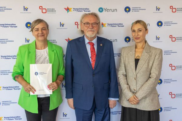 Uroczyste wręczenie Nagród Rektora dla osób zatrudnionych w toruńskiej części UMK [fot. Mikołaj Kuras] Kliknij, aby powiększyć zdjęcie
