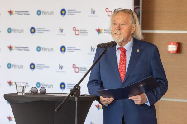 Uroczyste wręczenie Nagród Rektora dla osób zatrudnionych w toruńskiej części UMK [fot. Mikołaj Kuras] Kliknij, aby powiększyć zdjęcie