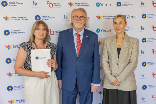 Uroczyste wręczenie Nagród Rektora dla osób zatrudnionych w toruńskiej części UMK [fot. Mikołaj Kuras] Kliknij, aby powiększyć zdjęcie