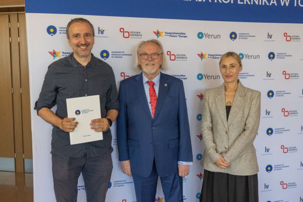Uroczyste wręczenie Nagród Rektora dla osób zatrudnionych w toruńskiej części UMK [fot. Mikołaj Kuras] Kliknij, aby powiększyć zdjęcie
