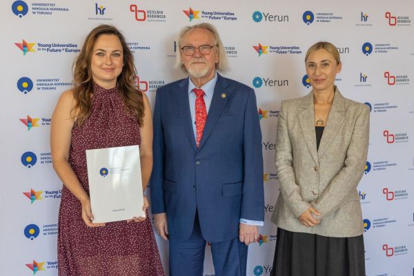 Uroczyste wręczenie Nagród Rektora dla osób zatrudnionych w toruńskiej części UMK [fot. Mikołaj Kuras] Kliknij, aby powiększyć zdjęcie