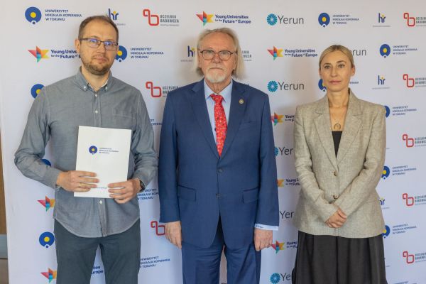 Uroczyste wręczenie Nagród Rektora dla osób zatrudnionych w toruńskiej części UMK [fot. Mikołaj Kuras] Kliknij, aby powiększyć zdjęcie