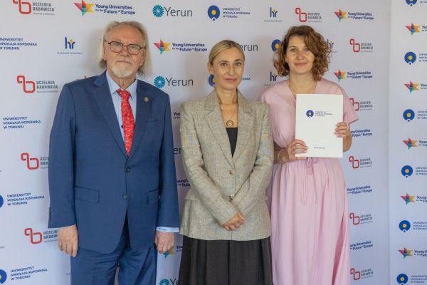Uroczyste wręczenie Nagród Rektora dla osób zatrudnionych w toruńskiej części UMK [fot. Mikołaj Kuras] Kliknij, aby powiększyć zdjęcie
