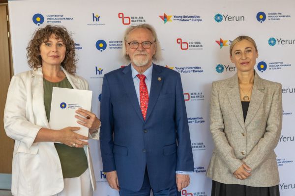 Uroczyste wręczenie Nagród Rektora dla osób zatrudnionych w toruńskiej części UMK [fot. Mikołaj Kuras] Kliknij, aby powiększyć zdjęcie