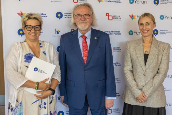 Uroczyste wręczenie Nagród Rektora dla osób zatrudnionych w toruńskiej części UMK [fot. Mikołaj Kuras] Kliknij, aby powiększyć zdjęcie