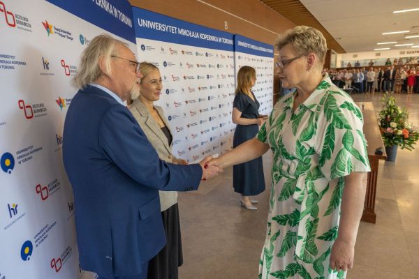 Uroczyste wręczenie Nagród Rektora dla osób zatrudnionych w toruńskiej części UMK [fot. Mikołaj Kuras] Kliknij, aby powiększyć zdjęcie