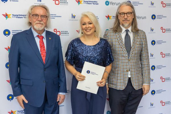 Uroczyste wręczenie Nagród Rektora dla osób zatrudnionych w toruńskiej części UMK [fot. Mikołaj Kuras] Kliknij, aby powiększyć zdjęcie